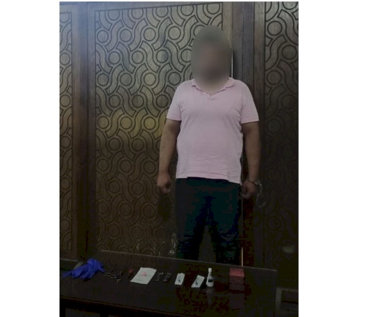 عاطل ينتحل صفة طبيب بشري