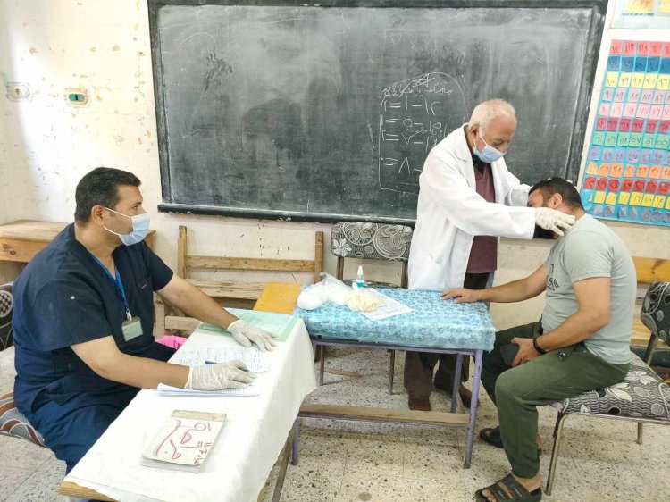 توقيع الكشف الطبي على 1655 حالة خلال قافلة علاجية بمغاغة بالمنيا