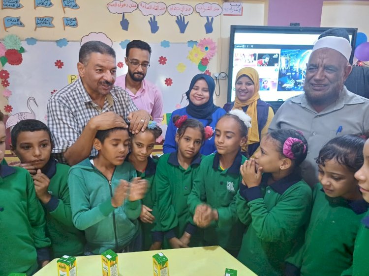 مدير عام التعليم بأبوتشت يشارك في احتفالات مدارس التعليم المجتمعي 