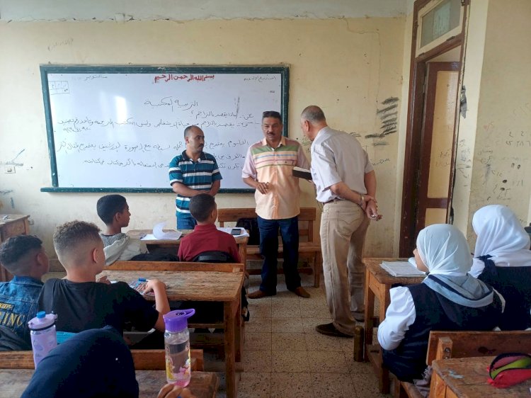 مدير تعليمية أبوتشت يتفقد مدرسة العليمات الإعدادية