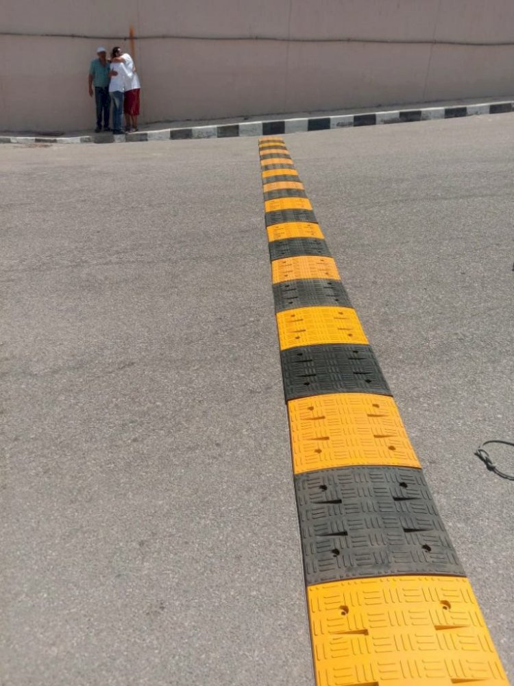 استجابة لاستغاثة فيسبوكية.. إقامة "عيون قط فوسفورية" بشارع فيصل