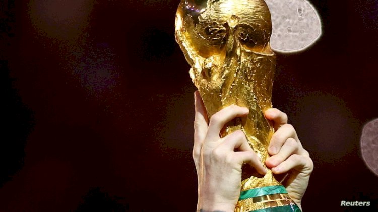 بلاتر يهاجم مواقع إقامة كأس العالم 2030