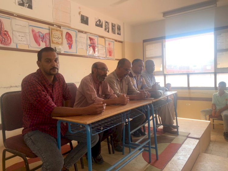 محاضرة عن سلبيات وسائل التواصل الاجتماعى بمدرسة السادات الإعدادية في فرشوط