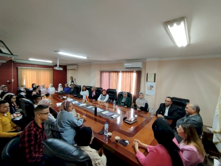 القومي للإعاقة يبحث مع جامعة مصر للعلوم والتكنولوجيا إعداد دبلومة تربية خاصة وقاموس لغة إشارة موحد