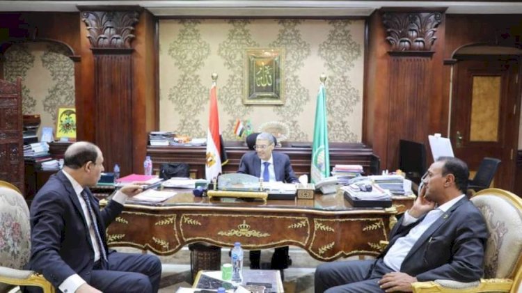 محافظ المنيا يلتقى عددا من أعضاء النواب لمناقشة قضايا المواطنين