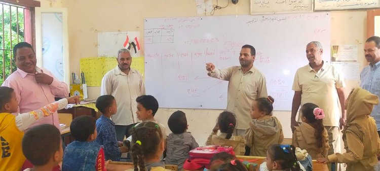 قاصد يتابع مدارس إدارة فرشوط التعليمية