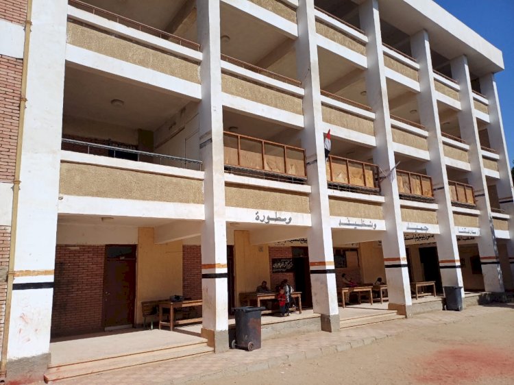 احالة "٦"عاملين بمدرسة نجع زيدان للتحقيق لتركهم العمل