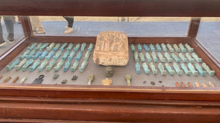الأعلى للآثار: العثور على بردية كاملة يصل طولها لـ18 مترًا في كشف المنيا الجديد