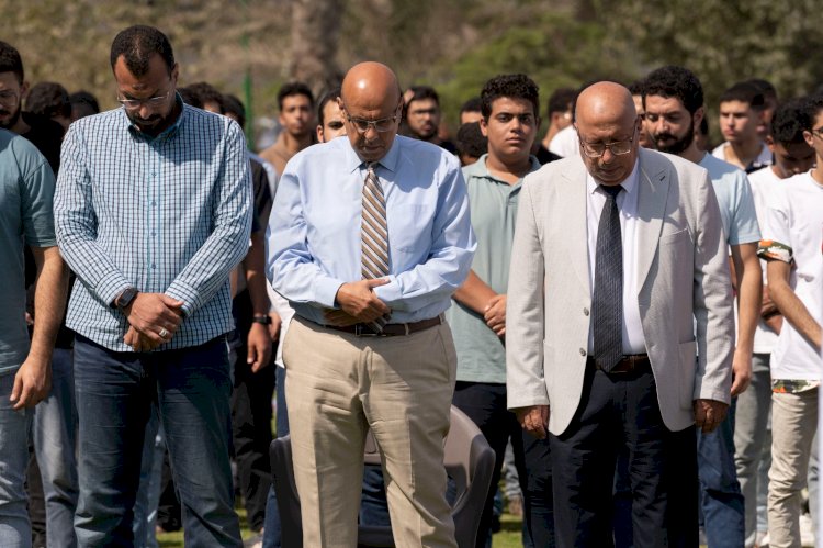 طلاب جامعة النيل الأهلية يؤدون صلاة الغائب على أرواح شهداء فلسطين ومستشفى المعمدانى بغزة