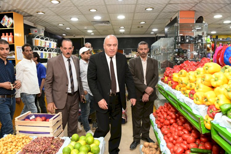 محافظ قنا يطمئن علي تخفيض الاسعار