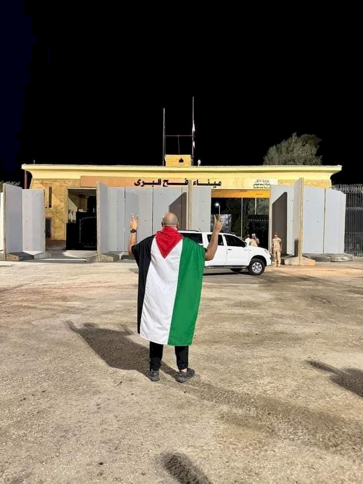 دخول شاحنات المساعدات الانسانية الي قطاع غزة