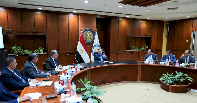 الملا: تيسيرات لتحويل السيارات للعمل بالغاز الطبيعي