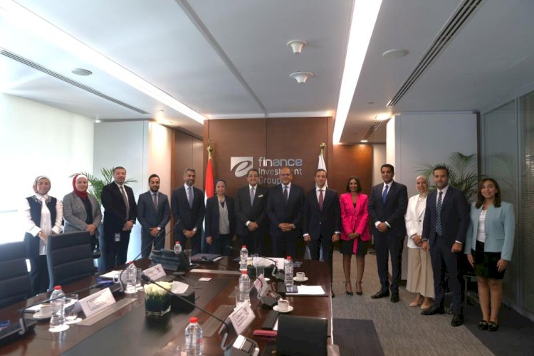 "إي كاردز" والبنك العربي يُوقعان مذكرة تعاون استراتيجية لتطوير الأعمال