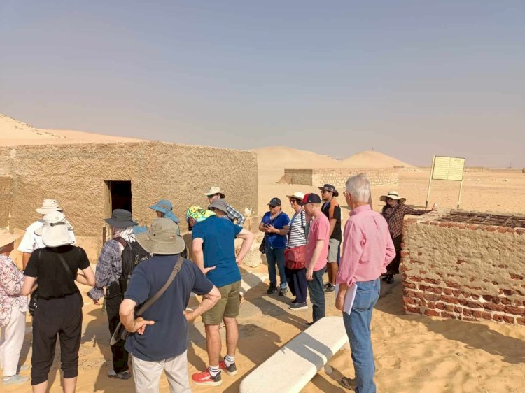 المناطق الاثرية بالمنيا تستقبل وفدا سياحيا من المانيا وفرنسا