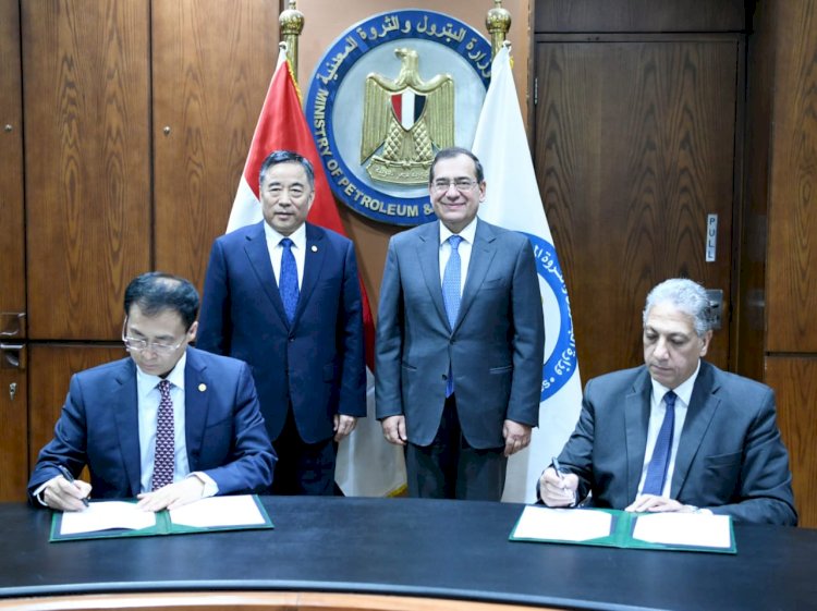 الملا:بحث فرص التعاون بين البترول ومؤسسة الطاقة الصينية