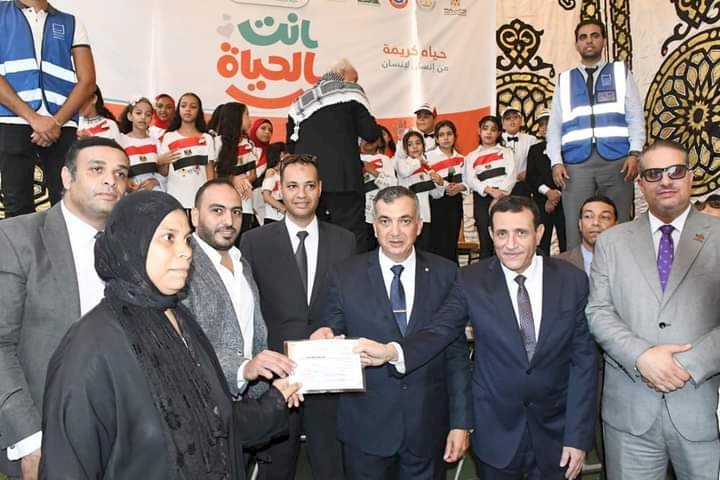 مستشار رئيس الجمهورية ورئيس هيئة تعليم الكبار يشاركان في مبادرة أنت الحياة