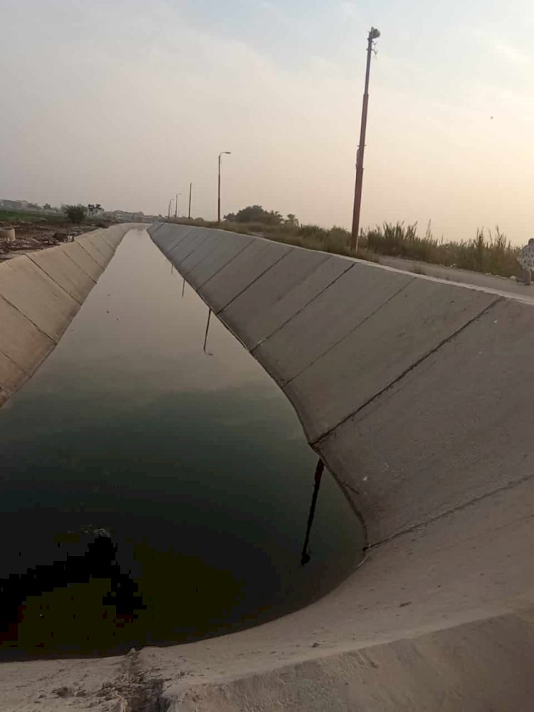 تبطين ٤٠ ترعة بنطاق قرية طوخ الخيل بمركز المنيا لترشيد الموارد المائية