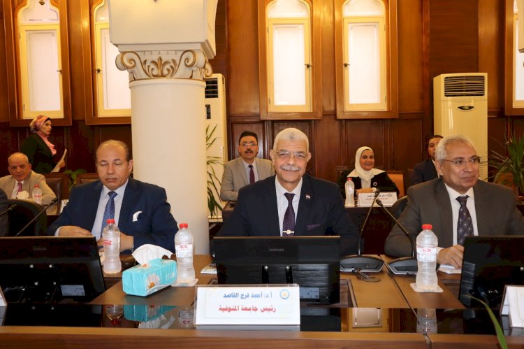 فرحات يشهد اجتماع المجلس الاعلي للجامعات بالاسكندرية