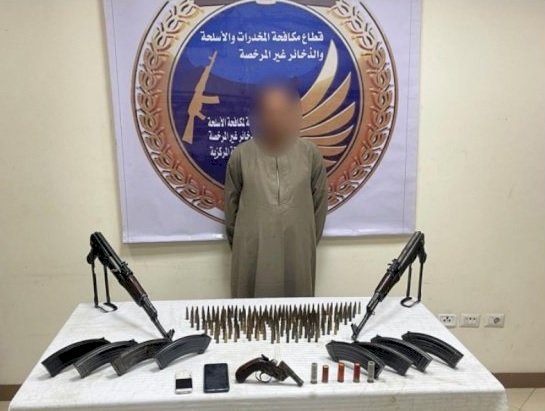 "6" متهمين بعدة محافظات بحوزتهم اسلحة وزخيرة ومخدرات