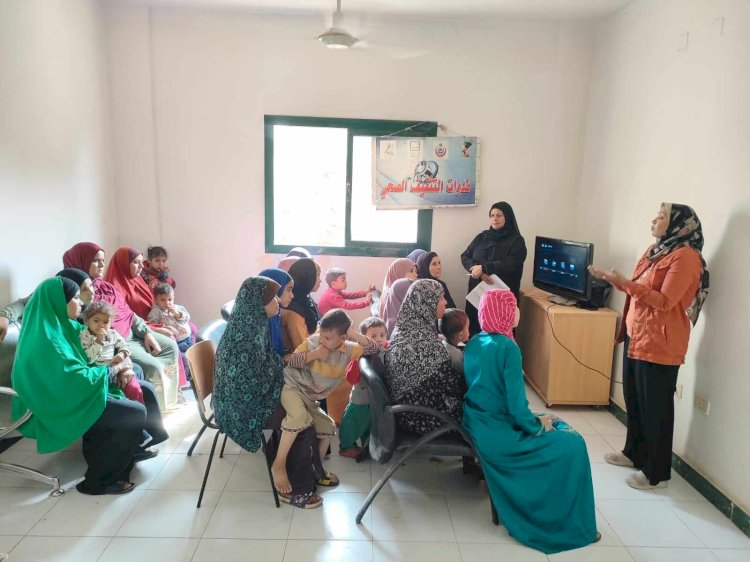 توقيع الكشف الطبي على 1768 حالة خلال قافلة طبية بقرية السرارية بمركز سمالوط بالمنيا