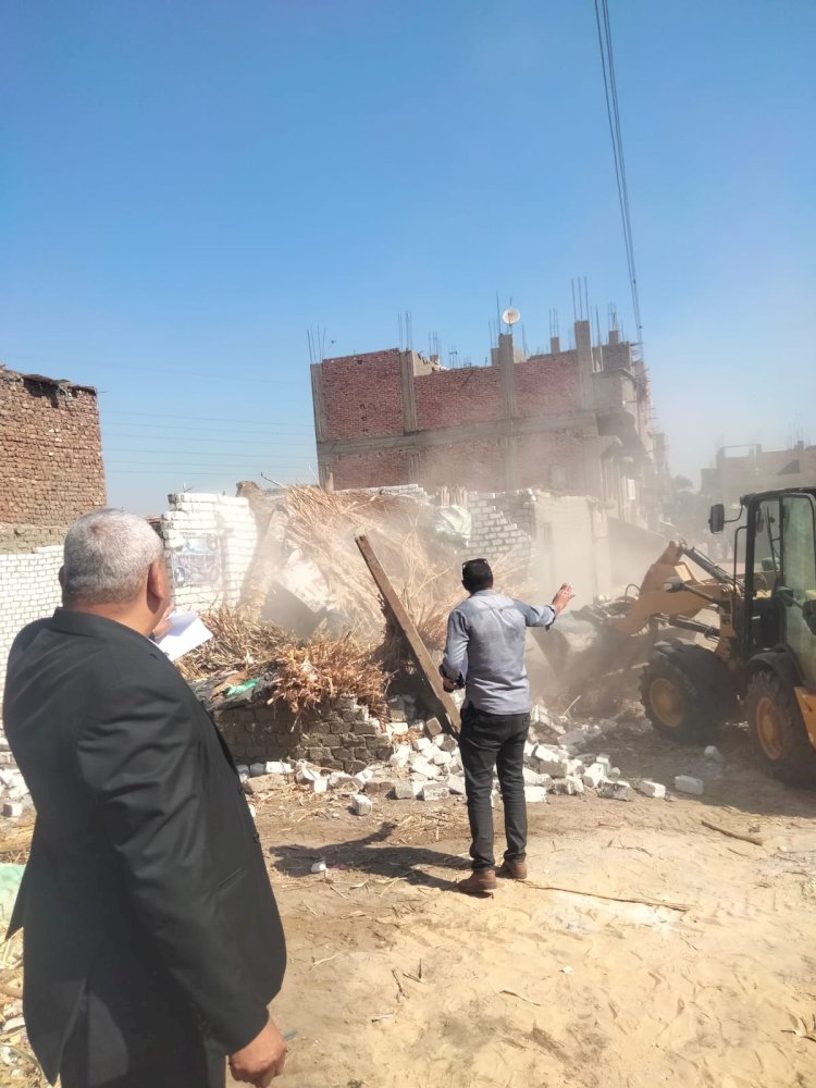 ازالة التعدي علي الاراضي الزراعية بسوهاج