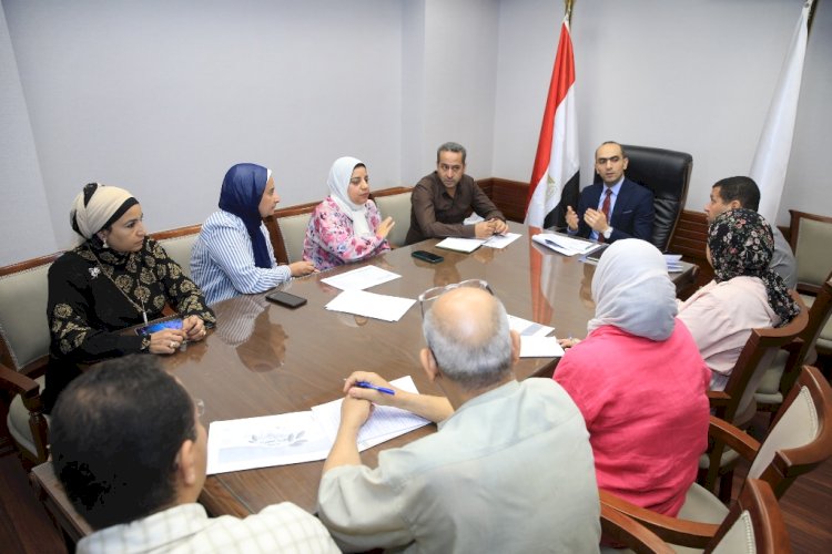 القاضي يعقد اجتماع مع فريق القرية الخضراء