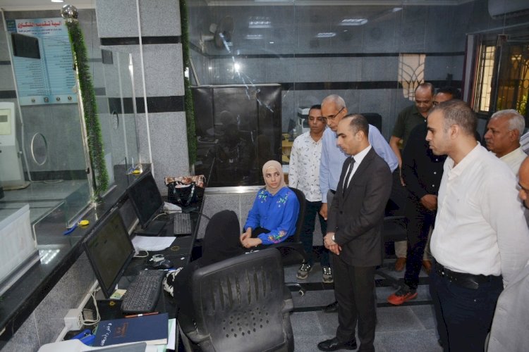 القاضي يتفقد العمل بالمركز التكنولوجي لخدمة المواطنين بسوهاج