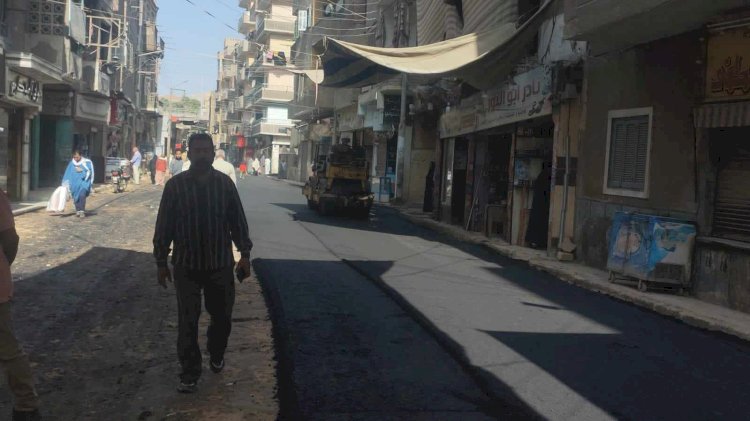 متابعة مستمرة لأعمال تمهيد ورصف الطرق والشوارع بمراكز المنيا