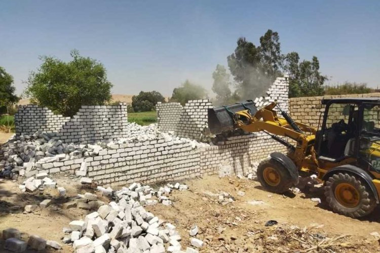 استجابة لصوتك مسموع.. إزالة تعد على الأرض الزراعية بقرية شلقام ببنى مزار شمال محافظة المنيا