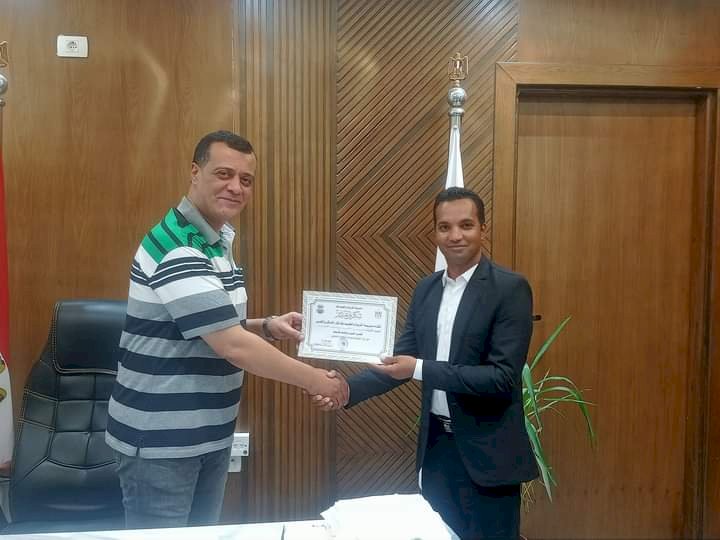 تكريم خريجي دورة القيادة التربوية والأمن القومي بقنا 