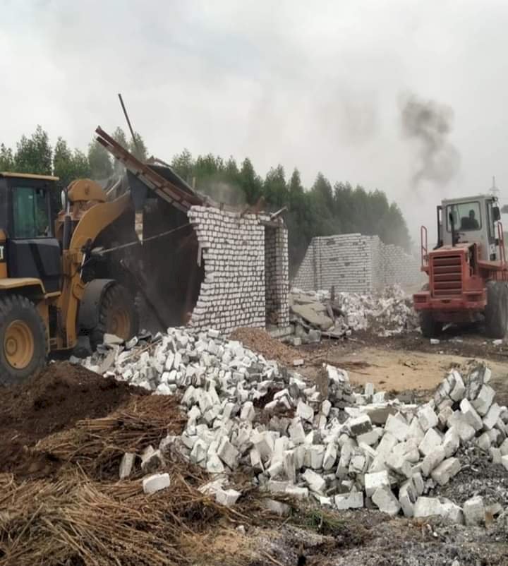 إزالة أكثر من 130 حالة تعد على الأرض الزراعية في المهد بقري ومدن بني سويف