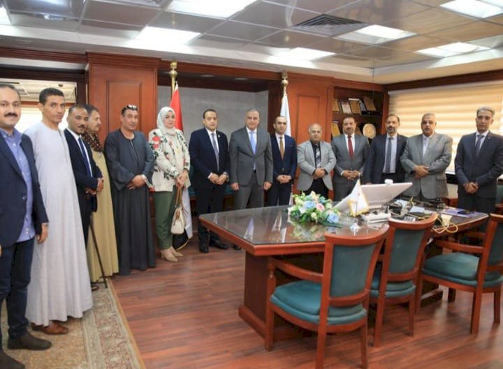 مائتين ألف جنيه من الغرفة التجارية لمساعدة الايتام بسوهاج