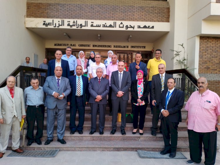 حصاد الانشطة البحثية والارشادية لمعهد امراض النباتات خلال اكتوبر الماضي