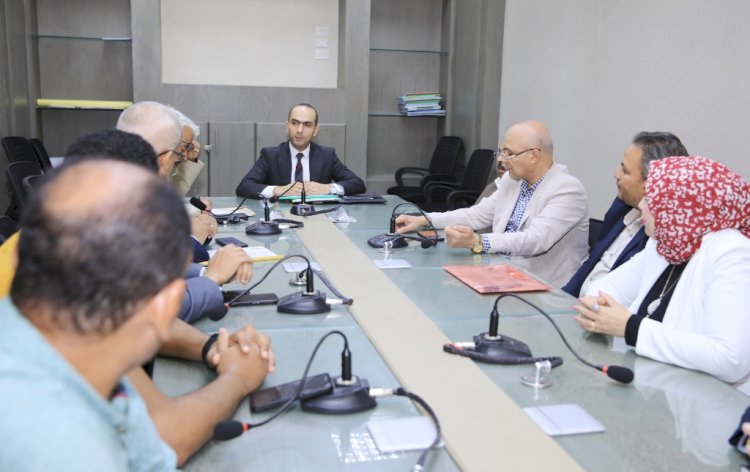 القاضي يستعرض اعمال جائزة سوهاج للتميز الوظيفي