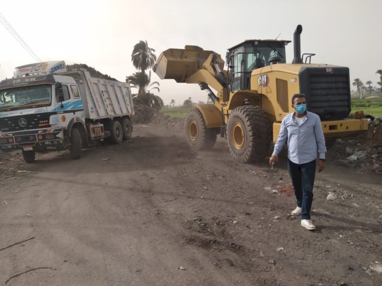 حملات مكثفة للنظافة ودعم منظومة الإنارة العامة بـ 6 مراكز بالمنيا