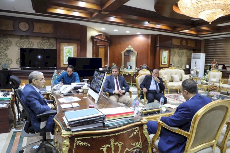 محافظ المنيا يشارك في اجتماع مجلس المحافظين عبر الفيديو كونفرانس