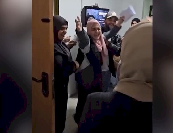 حكايات ومآسي الأسيرات المحررات في سجون سفاح القرن تجفف أوراق  شجرة الحياة