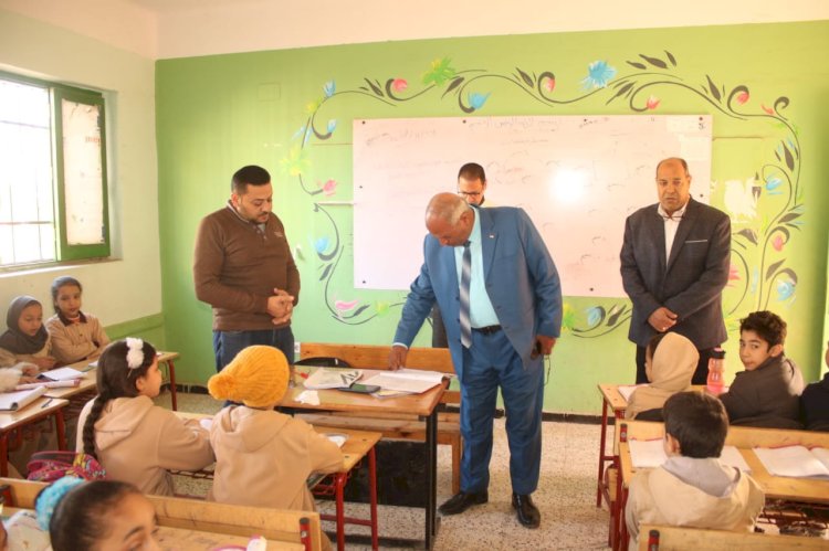 وكيل تعليم بني سويف يحيل إدارة مدرسة بالفشن للتحقيق بسبب التقصير في العمل