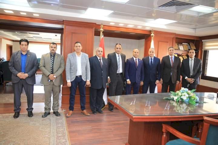 محافظ  سوهاج يستقبل قيادات أحزاب التيار الإصلاحي