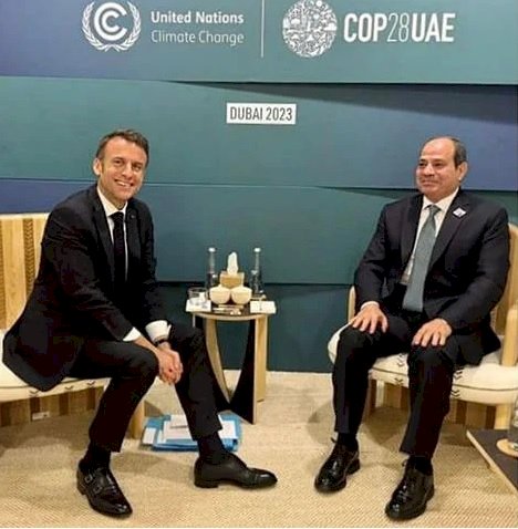 الرئيس السيسي يلتقي ماكرون على هامش أعمال قمة المناخ كوب ٢٨ بدبي