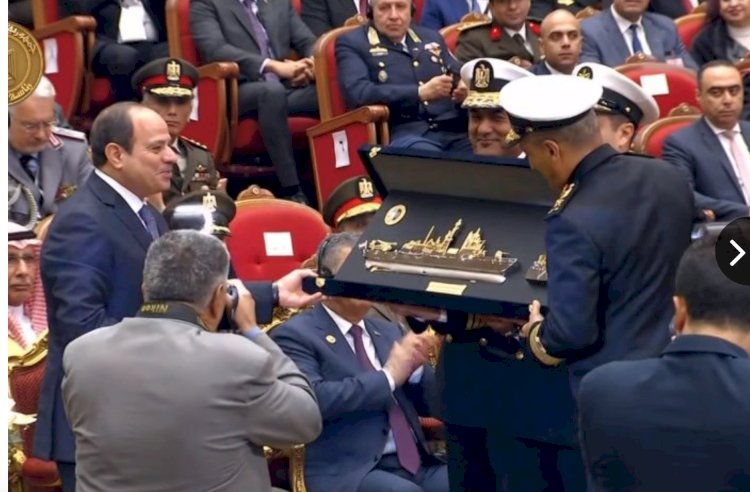 السيسى يتفقد أجنحة معرض «إيديكس 2023» ويشهد تدشين راجمة الصواريخ المصرية «رعد 200»