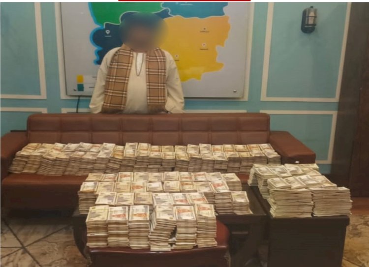 عامل الجيزة وقع متلبسا بالنقد الاجنبي في الشروق