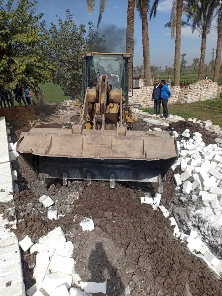 إزالة 100 حالة تعد بالبناء المخالف على الأرض الزراعية خلال حملات مكبرة بالمنيا