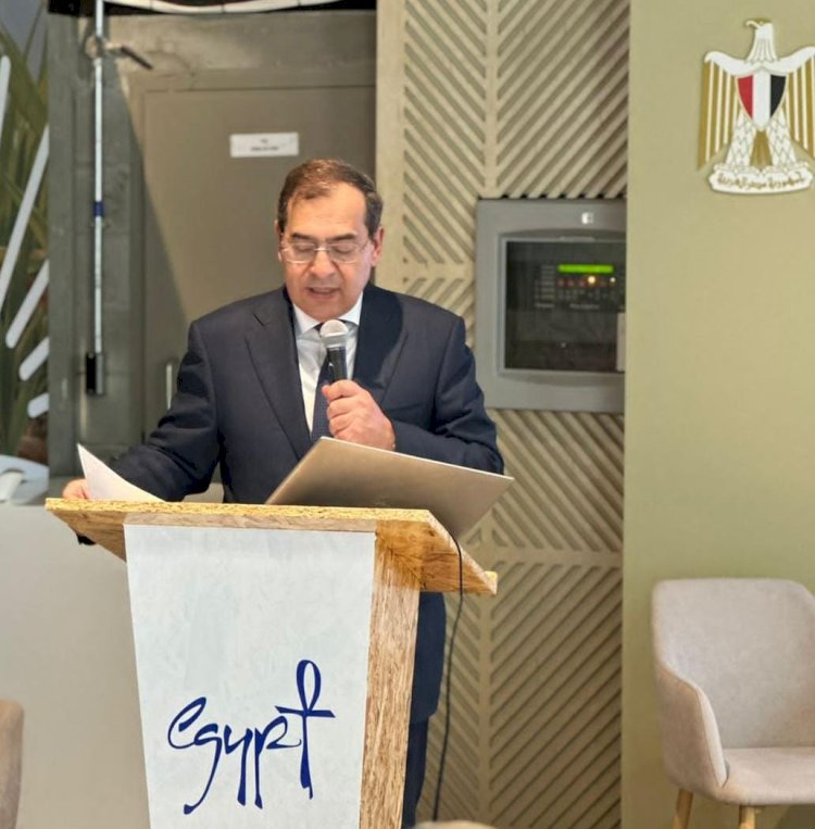 الملا يرأس جلسة تسريع وتيرة ازالة الكربون بايديكس