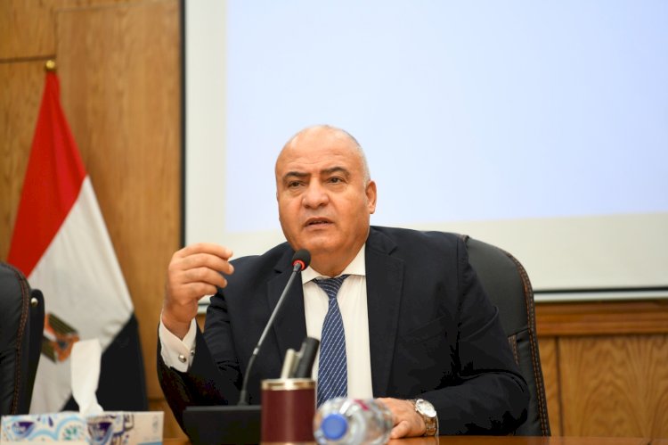 محافظ قنا يتابع ملف مخالفات البناء ومنظومة المتغيرات المكانية بمدن وقرى المحافظة 