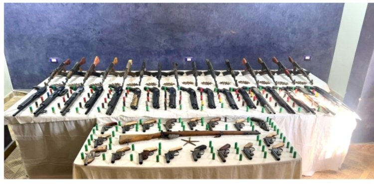 اسلحة ومخدرات بثلاثة مديريات