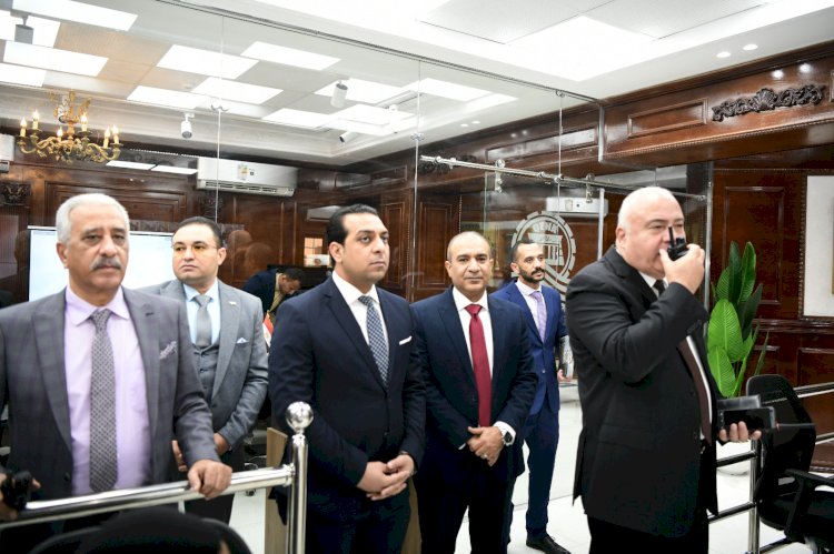 في اليوم الأول من الانتخابات الرئاسية.. محافظ قنا يترأس غرفة العمليات الرئيسية 