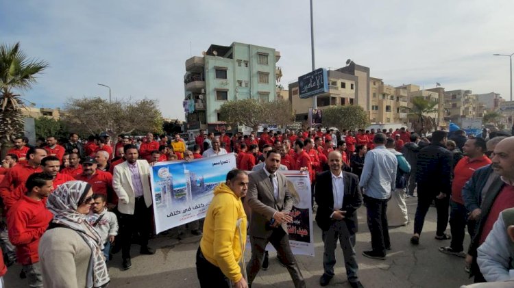 قيادي بحزب أبناء مصر يقود تظاهرة حب وتأييد للسيسي