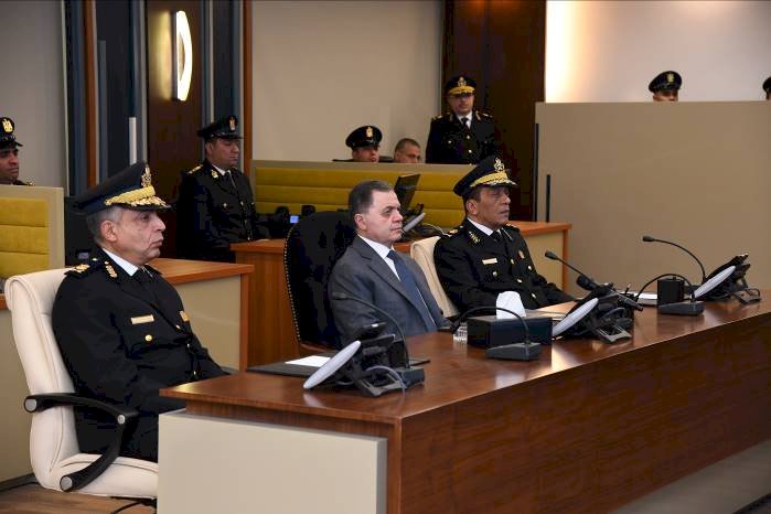 وزير الداخلية يتابع الانتخابات الرئاسية من داخل الغرفة الرئيسية بالوزارة