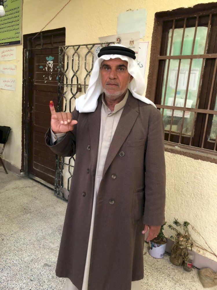 شيخ قبيلة العقايله بشمال سيناء يدلي بصوته في الانتخابات الرئاسية : حق وواجب علينا